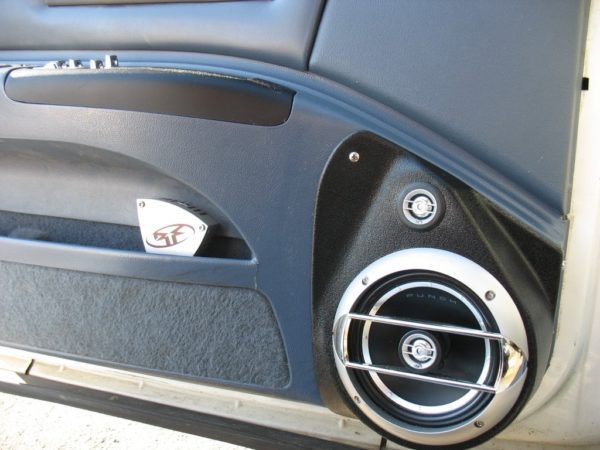 center ortho Speaker Upgrade for the Front Door of your 1992-1996 Chevrolet Caprice, Impala SS. Easy installation of a 6.5" Component Set for the most powerful car stereo possible.