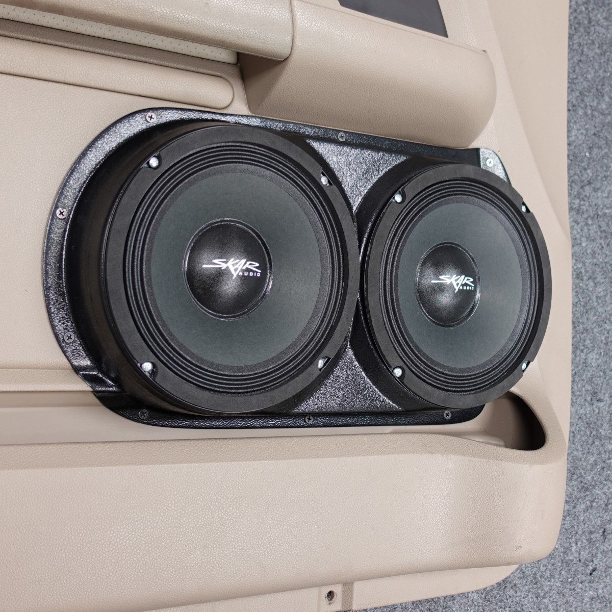 Custom Speaker Pods Dual 8" Speaker Pods for 2003-2006 Ford Expedition left ortho Speaker Upgrade for the Front Door of your 2003-2006 Ford Expedition. Easy installation of a Dual 8" Midrange for the most powerful car stereo possible.
