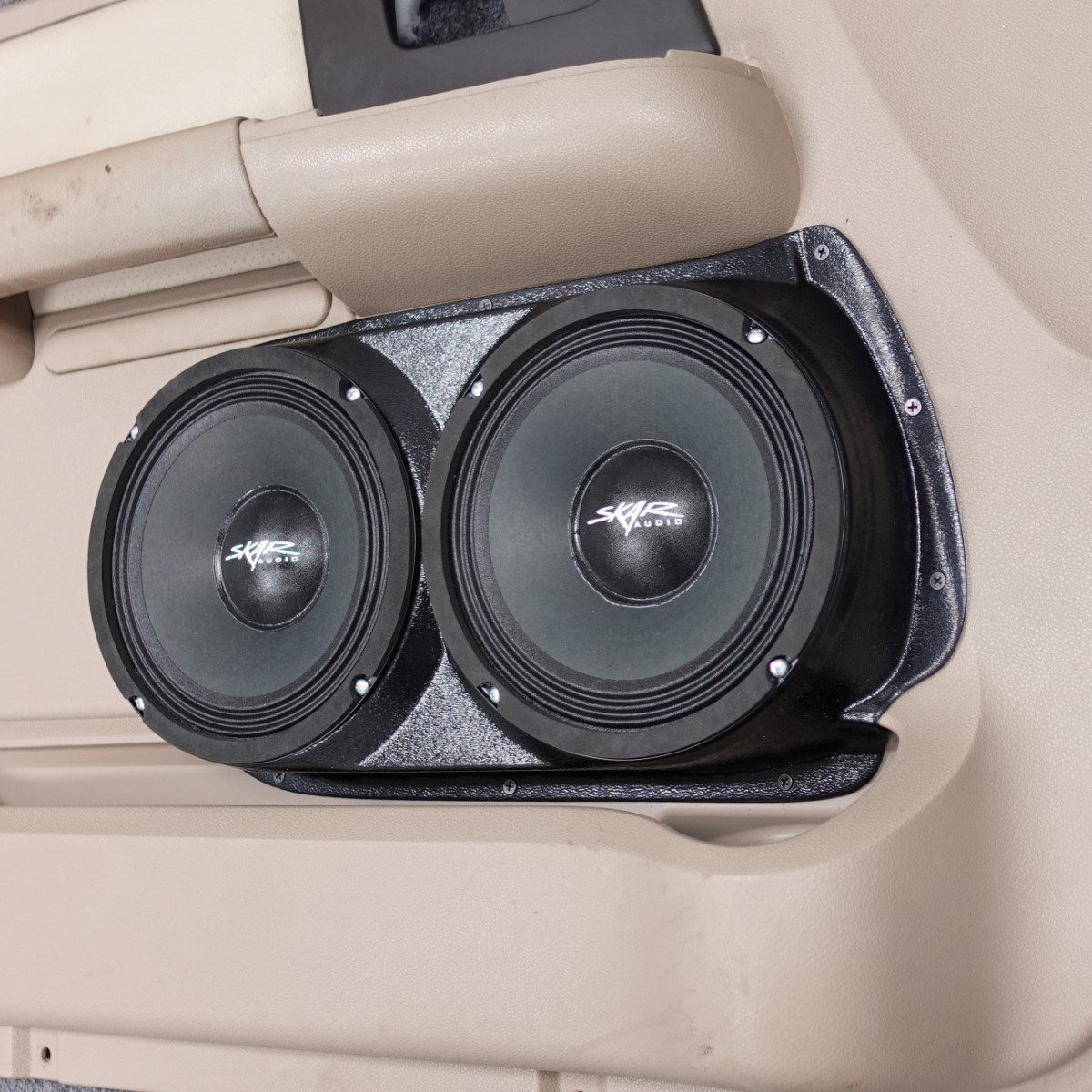Custom Speaker Pods Dual 8" Speaker Pods for 2003-2006 Ford Expedition right ortho Speaker Upgrade for the Front Door of your 2003-2006 Ford Expedition. Easy installation of a Dual 8" Midrange for the most powerful car stereo possible.